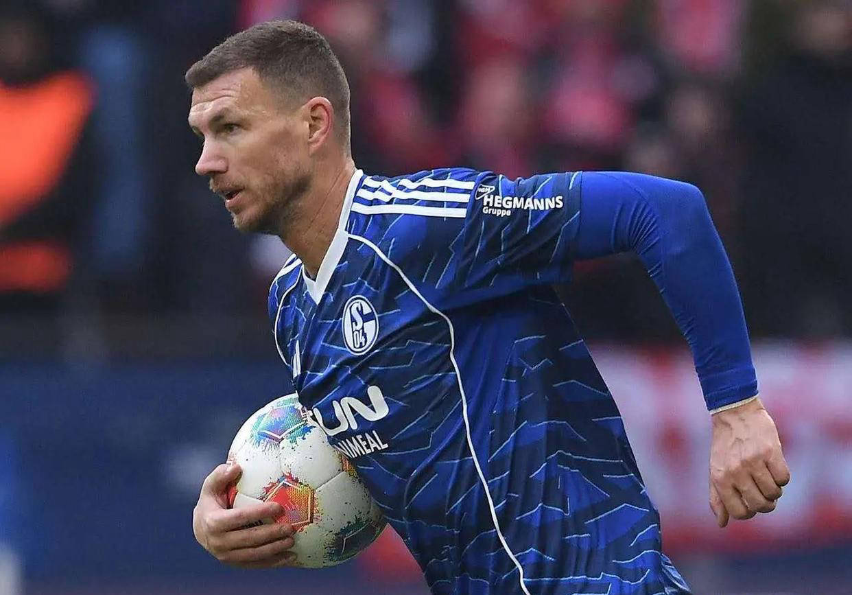 哲科老骥伏枥再展锋芒,与C罗同样自律,沙尔克04捡到宝,力争重返德甲!